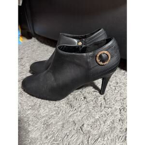 Stiletto Jones New York High Heel Black Ankle Booties Logo & Zipper Sz 10